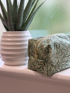 William Morris Willow Bough Sage Green Water Repellent Lined Wash /Make Up Bag